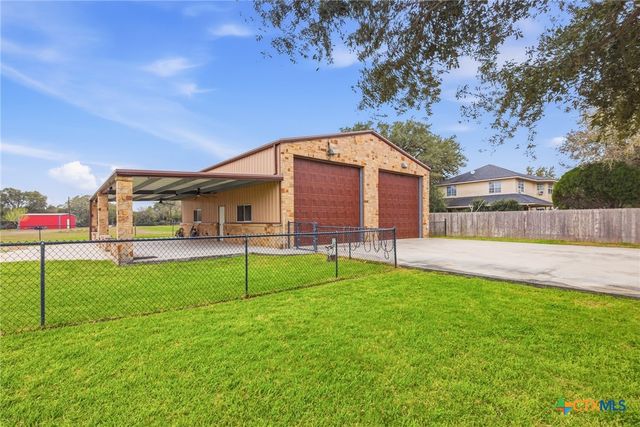 108 Lakeway Court, Victoria, TX 77905