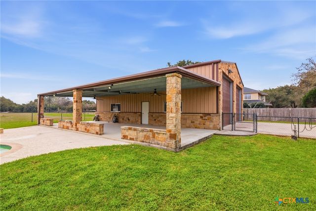 108 Lakeway Court, Victoria, TX 77905