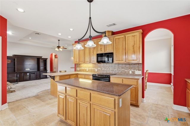 108 Lakeway Court, Victoria, TX 77905