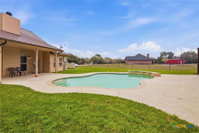 108 Lakeway Court, Victoria, TX 77905