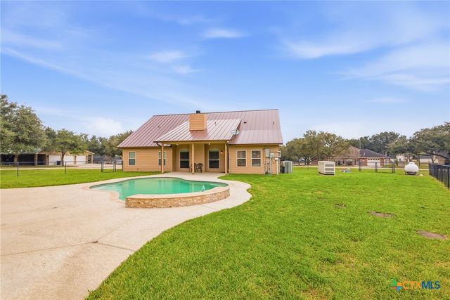 108 Lakeway Court, Victoria, TX 77905