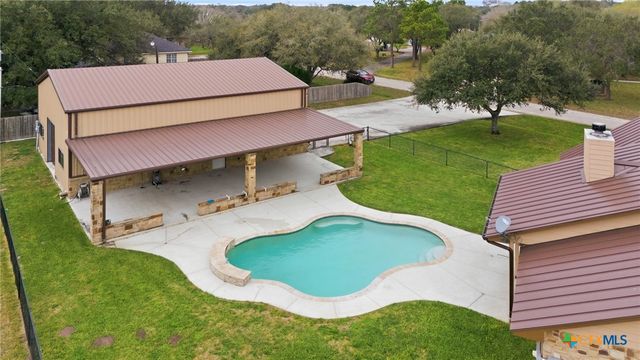 108 Lakeway Court, Victoria, TX 77905