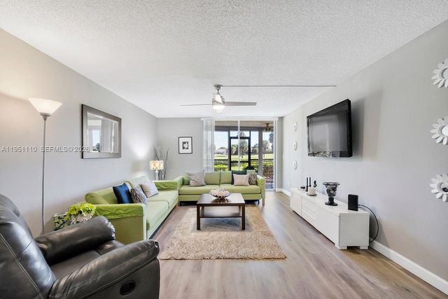 23249 N Barwood Ln N 102, Boca Raton, FL 33428