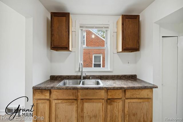 13926 Rockdale Street, Detroit, MI 48223