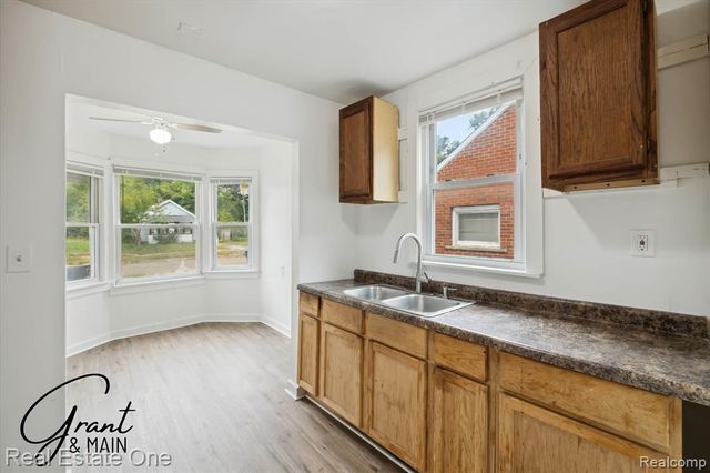 13926 Rockdale Street, Detroit, MI 48223