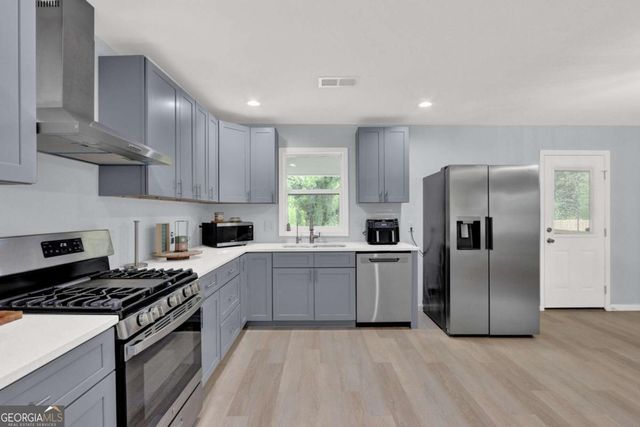 447 Warren Rd, Lawrenceville, GA 30044