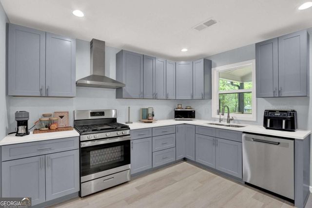 447 Warren Rd, Lawrenceville, GA 30044