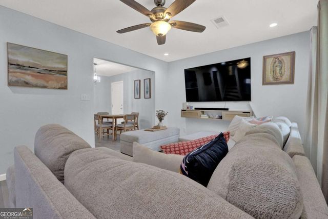 447 Warren Rd, Lawrenceville, GA 30044