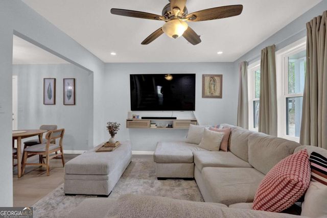 447 Warren Rd, Lawrenceville, GA 30044