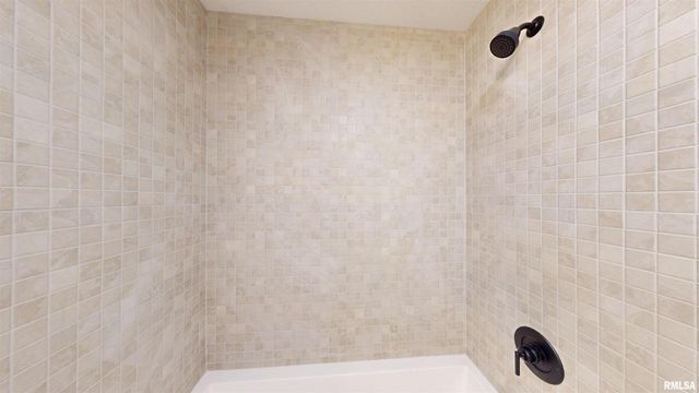 5922 BUTTERFIELD Court, Bettendorf, IA 52722