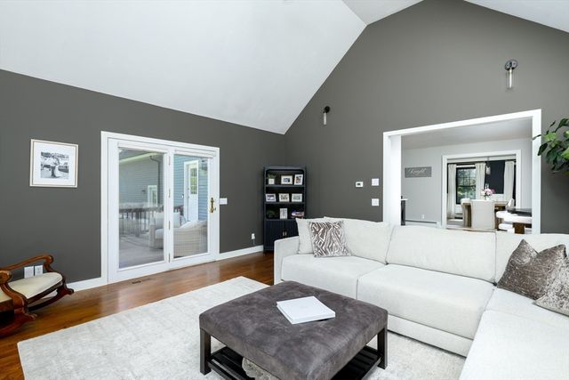 21 Round Table Road, Shrewsbury, MA 01545