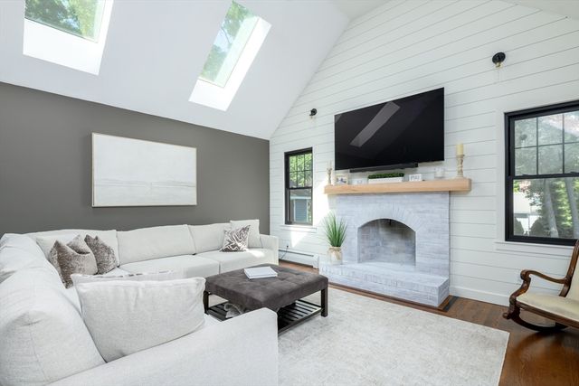 21 Round Table Road, Shrewsbury, MA 01545