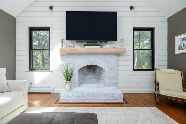 21 Round Table Road, Shrewsbury, MA 01545