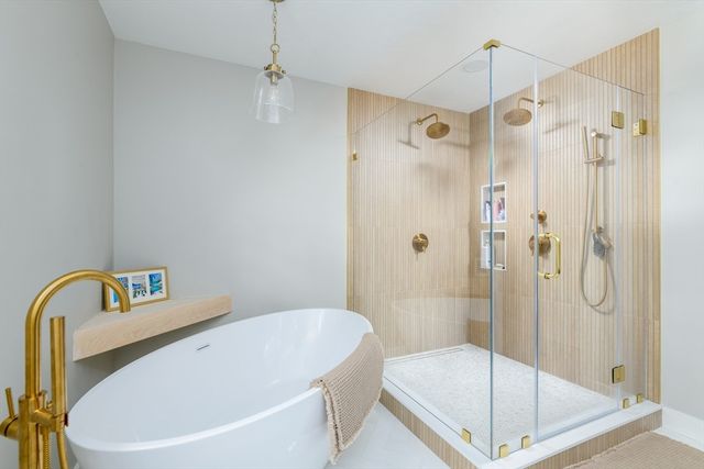 21 Round Table Road, Shrewsbury, MA 01545