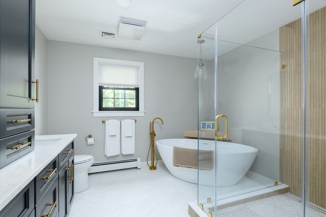 21 Round Table Road, Shrewsbury, MA 01545