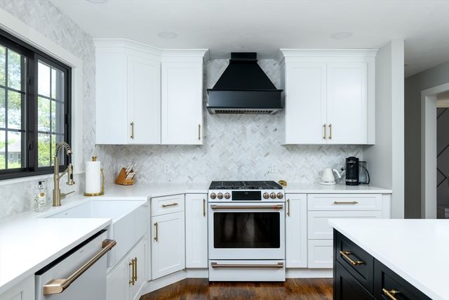 21 Round Table Road, Shrewsbury, MA 01545