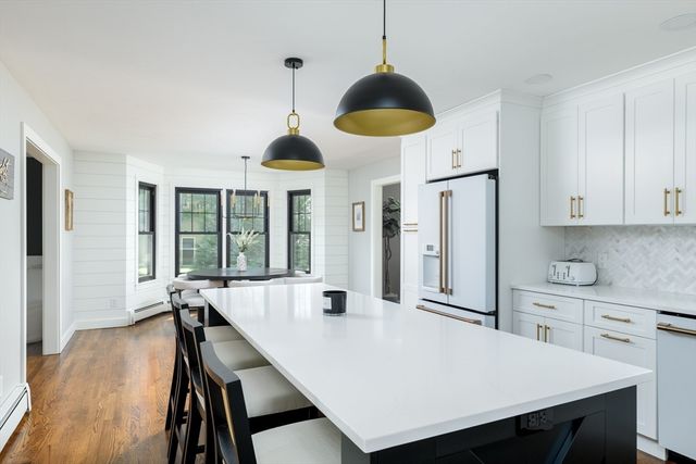 21 Round Table Road, Shrewsbury, MA 01545