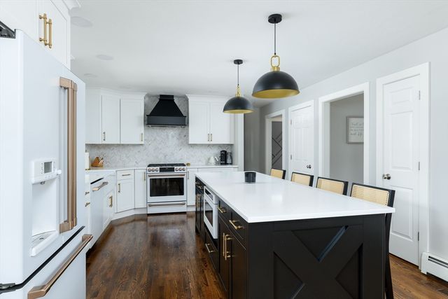 21 Round Table Road, Shrewsbury, MA 01545