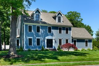 21 Round Table Road, Shrewsbury, MA 01545