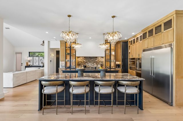 300 Foxborough Lane, Southlake, TX 76092