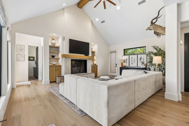 300 Foxborough Lane, Southlake, TX 76092