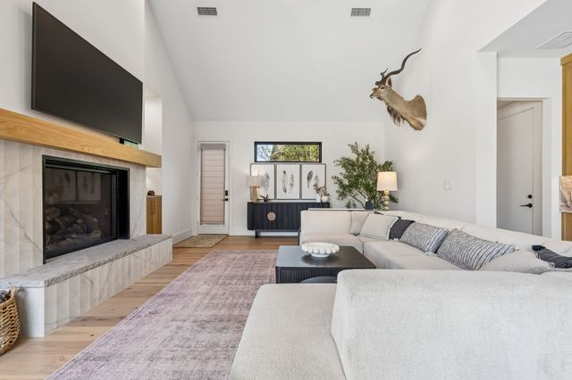 300 Foxborough Lane, Southlake, TX 76092