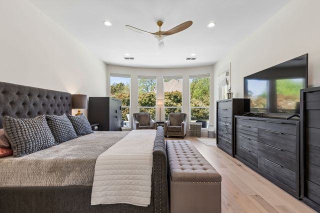 300 Foxborough Lane, Southlake, TX 76092