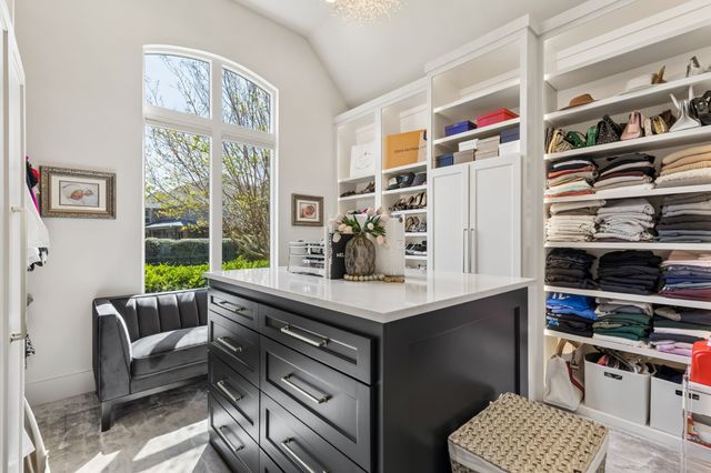 300 Foxborough Lane, Southlake, TX 76092