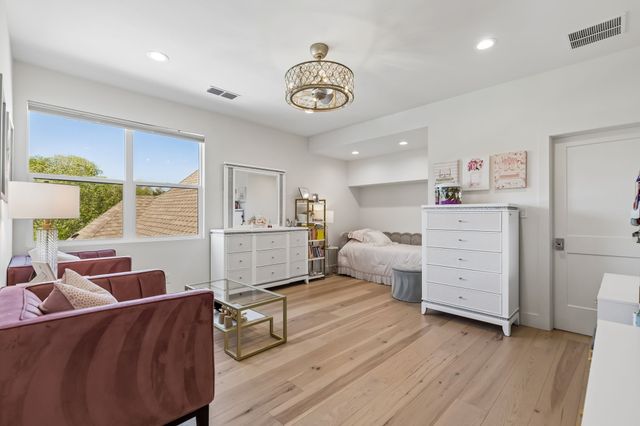 300 Foxborough Lane, Southlake, TX 76092