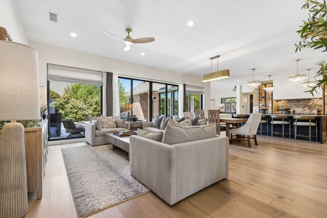 300 Foxborough Lane, Southlake, TX 76092