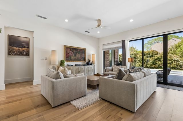 300 Foxborough Lane, Southlake, TX 76092