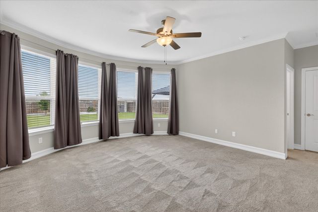 940 Crest Breeze Drive, Fort Worth, TX 76052