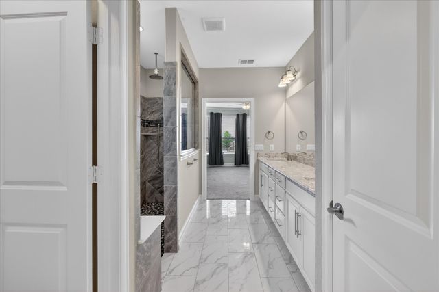 940 Crest Breeze Drive, Fort Worth, TX 76052