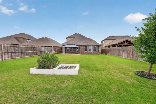 940 Crest Breeze Drive, Fort Worth, TX 76052