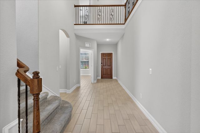 940 Crest Breeze Drive, Fort Worth, TX 76052