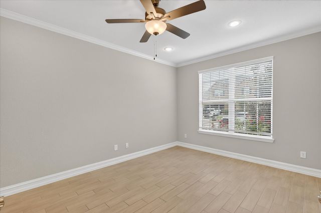 940 Crest Breeze Drive, Fort Worth, TX 76052