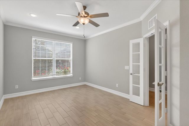 940 Crest Breeze Drive, Fort Worth, TX 76052