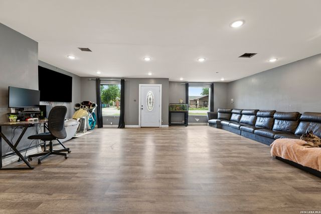 170 DORSEY ST, San Antonio, TX 78221