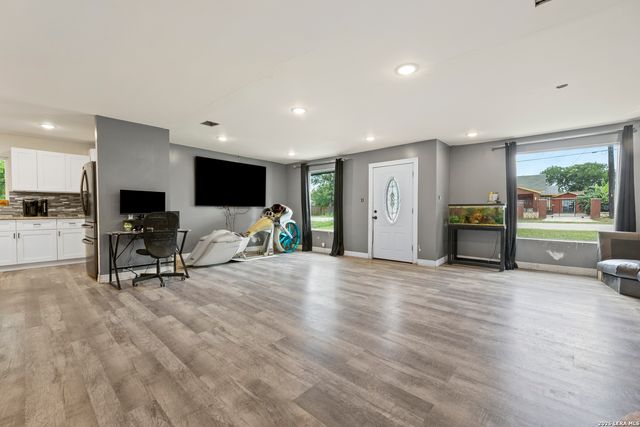 170 DORSEY ST, San Antonio, TX 78221