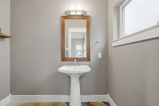 1036 W 24th Street, Houston, TX 77008