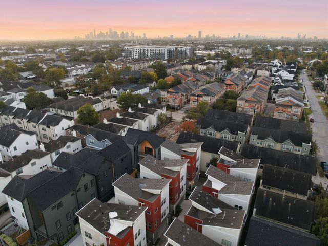 1036 W 24th Street, Houston, TX 77008