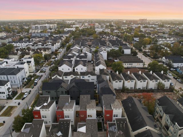 1036 W 24th Street, Houston, TX 77008