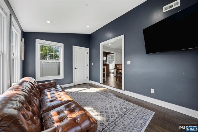 35 Stuart Street, Waldwick, NJ 07463