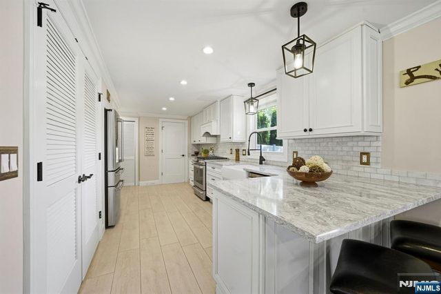 35 Stuart Street, Waldwick, NJ 07463