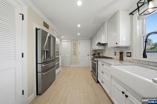 35 Stuart Street, Waldwick, NJ 07463