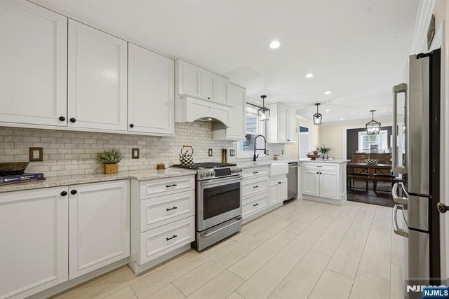 35 Stuart Street, Waldwick, NJ 07463