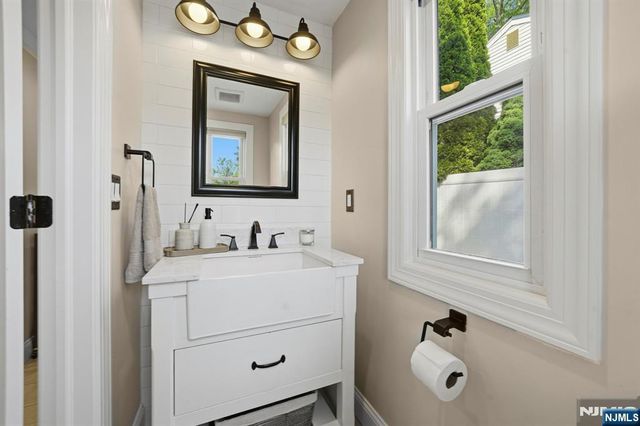 35 Stuart Street, Waldwick, NJ 07463
