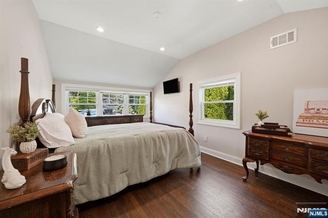35 Stuart Street, Waldwick, NJ 07463