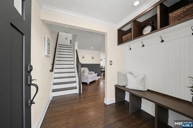 35 Stuart Street, Waldwick, NJ 07463