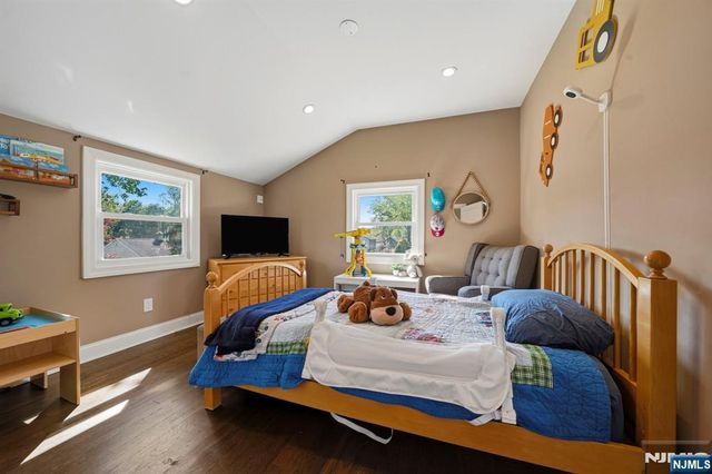 35 Stuart Street, Waldwick, NJ 07463